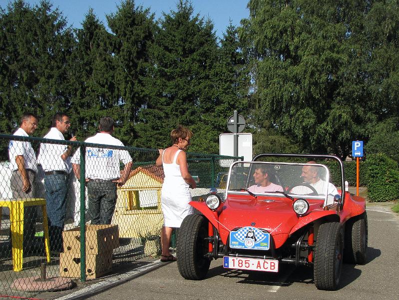 Prijsuitreiking voor de mooiste, oudste, speciaalste en de auto die van het verst kwam,  verschillende leden van MG Club Limburg vielen in de prijzen, kijk maar (29).JPG